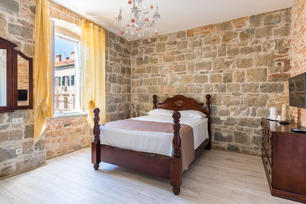 Hotel Pietra Rossa Spalato Esterno foto