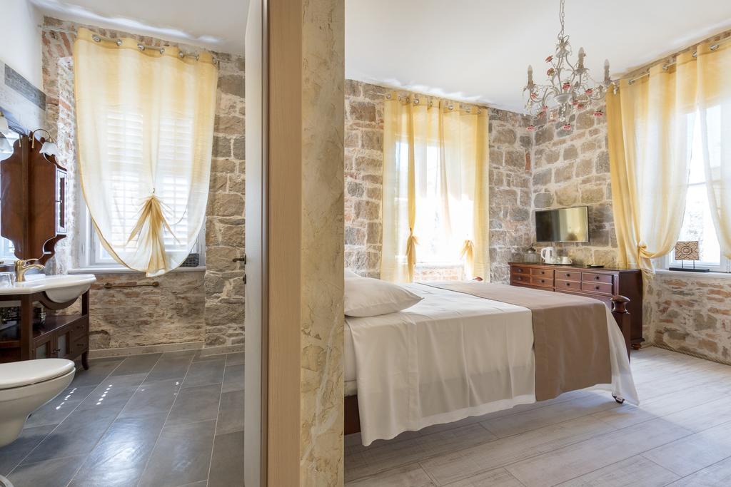 Hotel Pietra Rossa Spalato Esterno foto